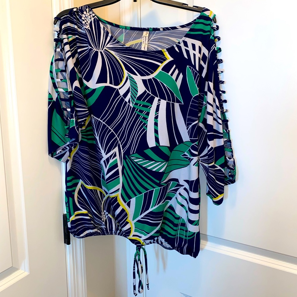 Women Blouse with holes on the shoulder sleeve. 3/4 sleeve